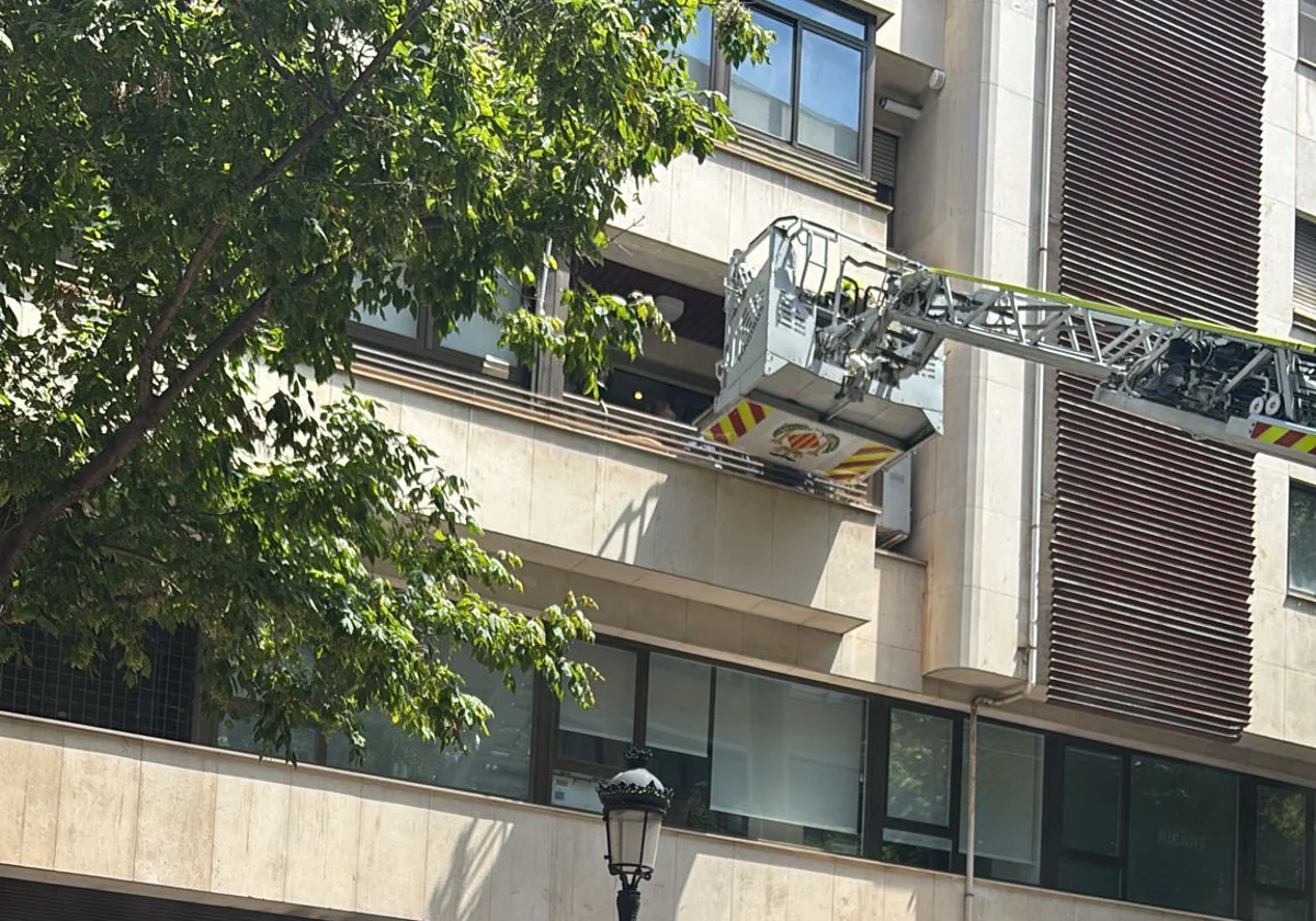 Incendio en una campana extractora en Artes Gráficas: caos, desalojos y una pregunta clave