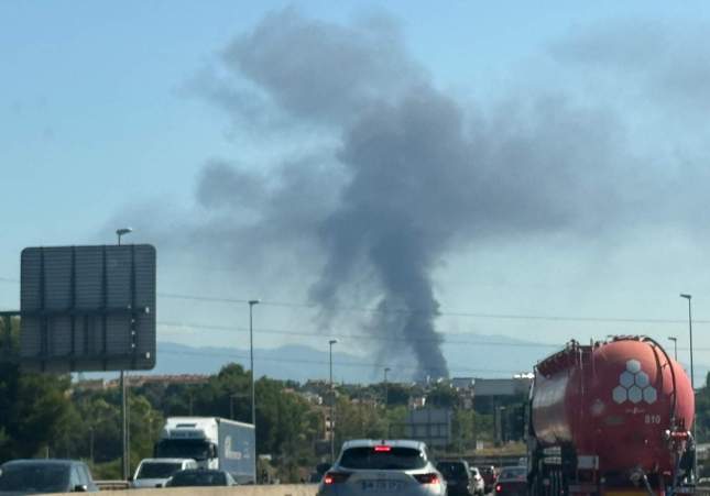 Columna de humo en Polinyà: el fuego que encendió las alarmas en el Vallès