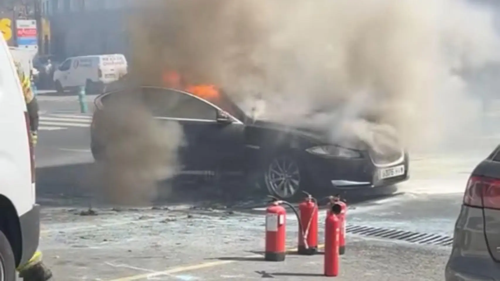 Incendio en un coche en el polígono de Pocomaco, A Coruña: prevención, seguridad y actuación ciudadana