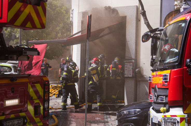 Fuego en restaurante madrileño contiguo al Ministerio del Interior deja nueve bomberos heridos