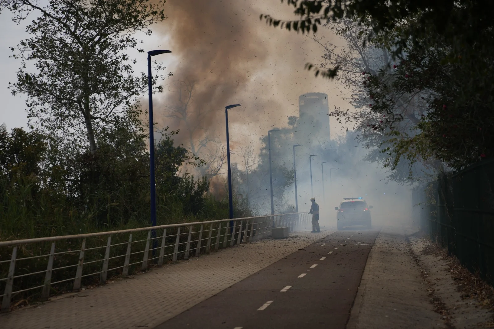 Segundo incendio en dos días junto al Auditorio Rocío Jurado: urgencia de medidas de prevención y seguridad