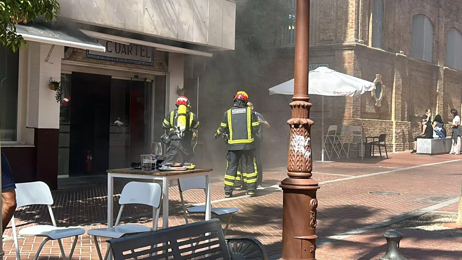 Susto en Huelva por un incendio en el centro: la cocina de un bar en Paseo Santa Fe sale ardiendo