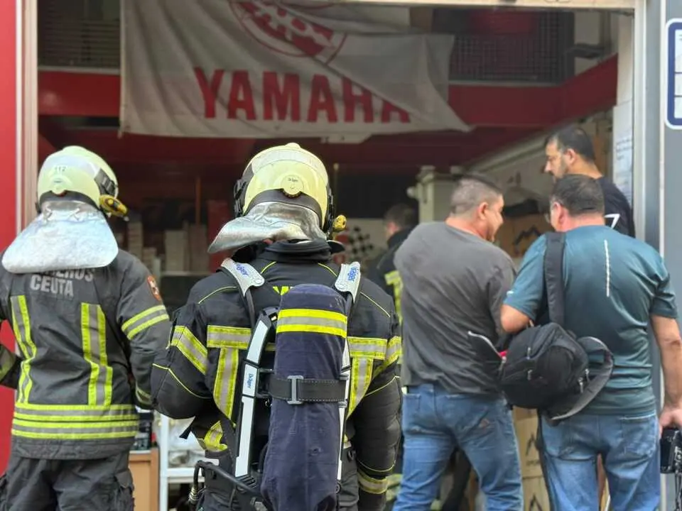 Un conato en un taller de la Marina es controlado con rapidez gracias al uso de extintores