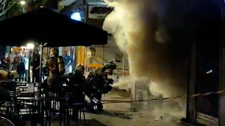 Incendio en un bar de Amara genera gran alarma y refuerza la necesidad de mejorar la seguridad en cocinas industriales