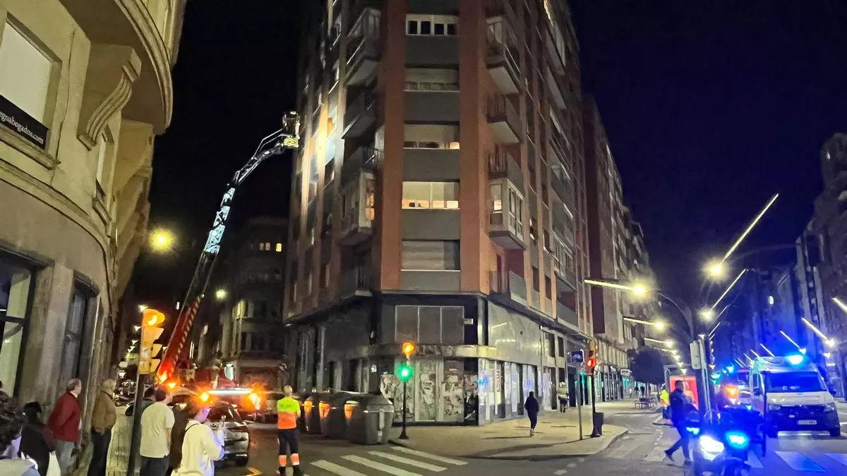 Siniestro en la avenida Constitución: Reacción inmediata del equipo de emergencia minimizó los daños