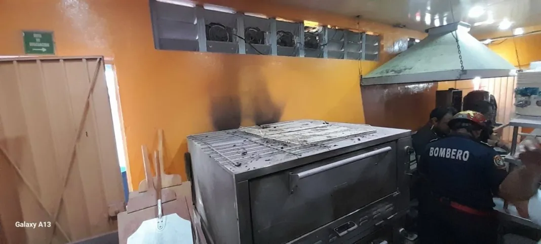 Controlan conato de incendio en restaurante de la Feria Xmatkuil 2025: lecciones de seguridad para el sector gastronómico