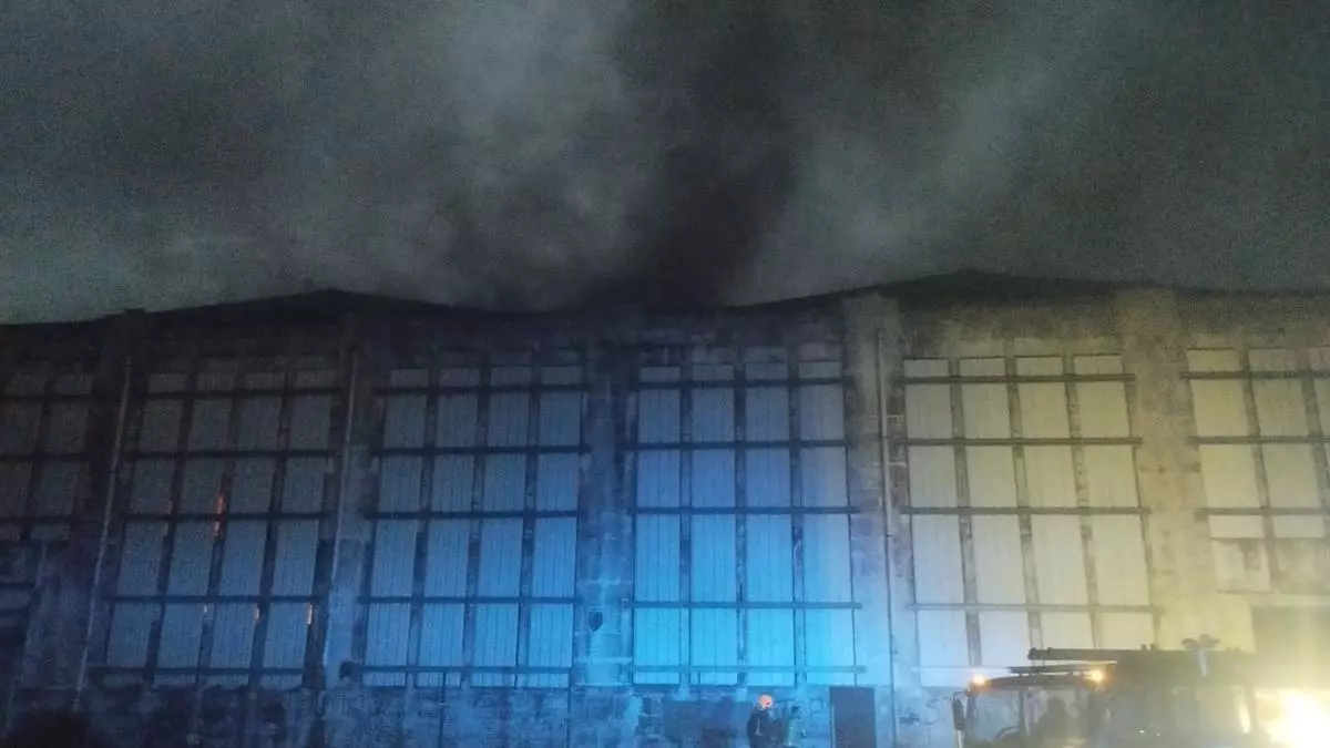 La importancia de la seguridad estructural en naves industriales abandonadas: Protección integral para prevenir incendios y riesgos urbanos.