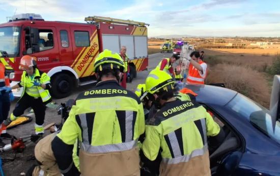 Bomberos de la DPH intervienen para apagar un incendio en un supermercado de Binéfar