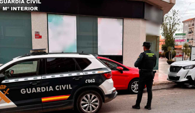 Rescate heroico en Mazarrón: un guardia civil salva a una vecina de un incendio doméstico