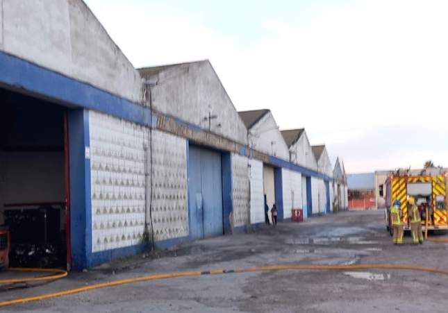 Incendio en una nave industrial de La Canonja: análisis, daños y claves para reforzar la seguridad estructural.