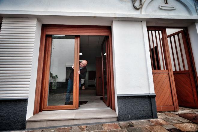 La comunidad se reinventa: el traslado temporal del culto en San Juan de la Rambla. Un cambio histórico que transforma la rutina parroquial.