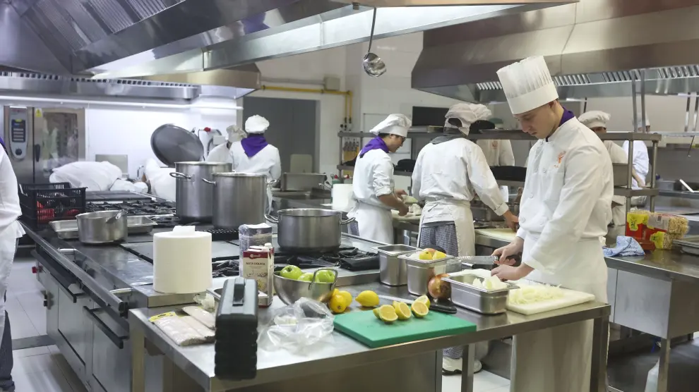 Cocina mediterránea con un toque asiático: innovación, formación y excelencia en las Jornadas Gastronómicas