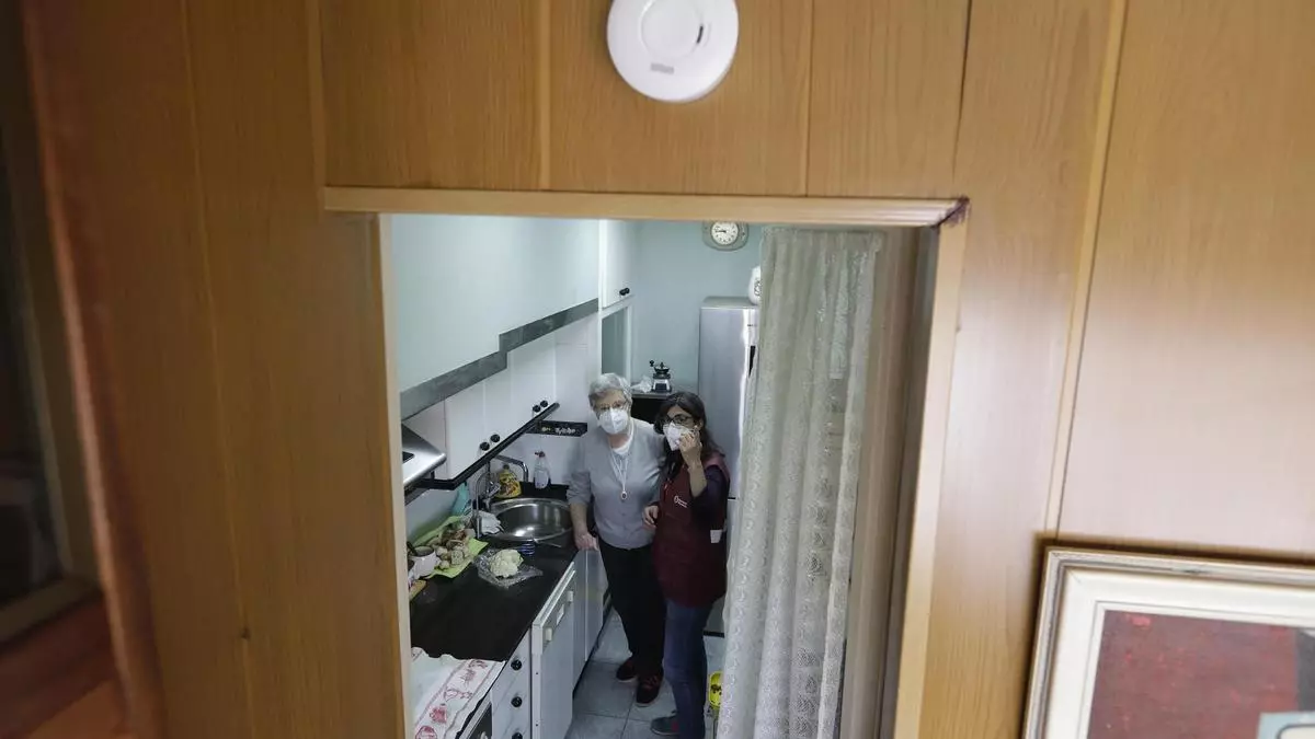 Instalación obligatoria en las casas de detectores de humo. Una emergencia silenciosa que exige acción inmediata.