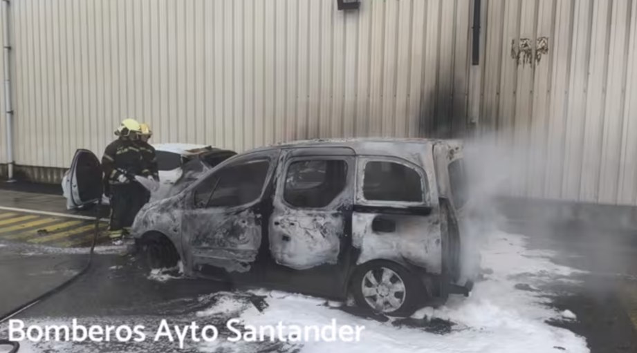Incendio en el Puerto de Santander reabre el debate sobre la seguridad contra incendios en infraestructuras estratégicas