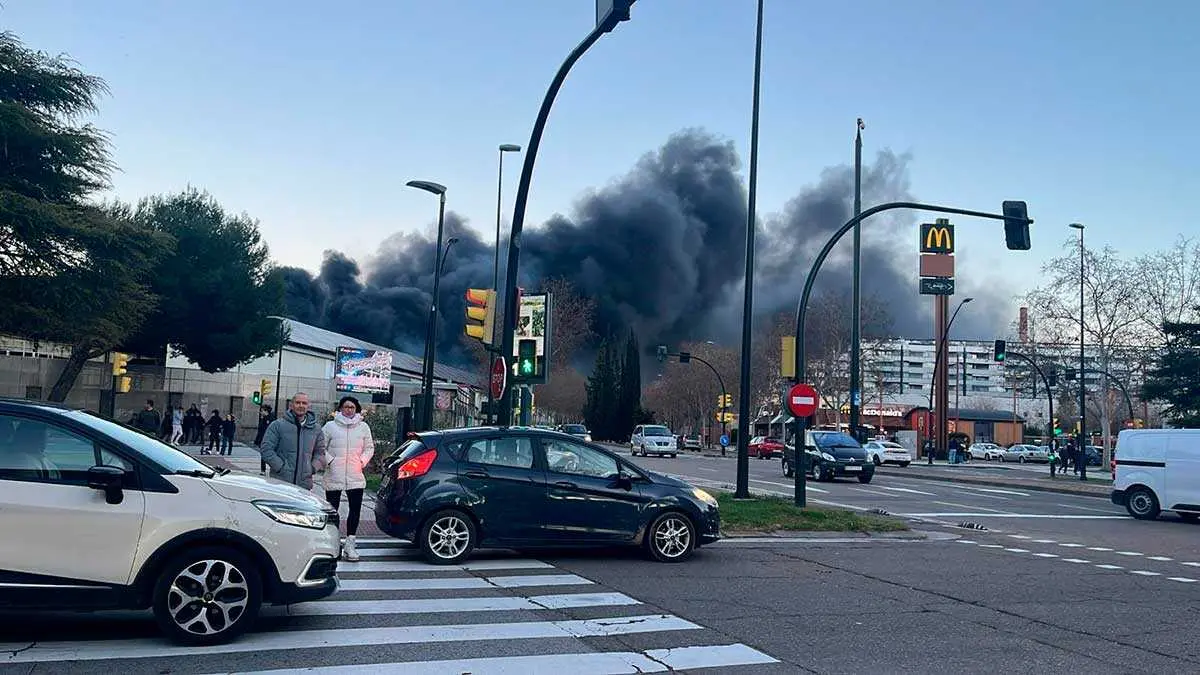 Incendio en la planta de reciclaje de Zaragoza: control, extinción y lecciones clave en seguridad industrial. Un incendio de gran magnitud