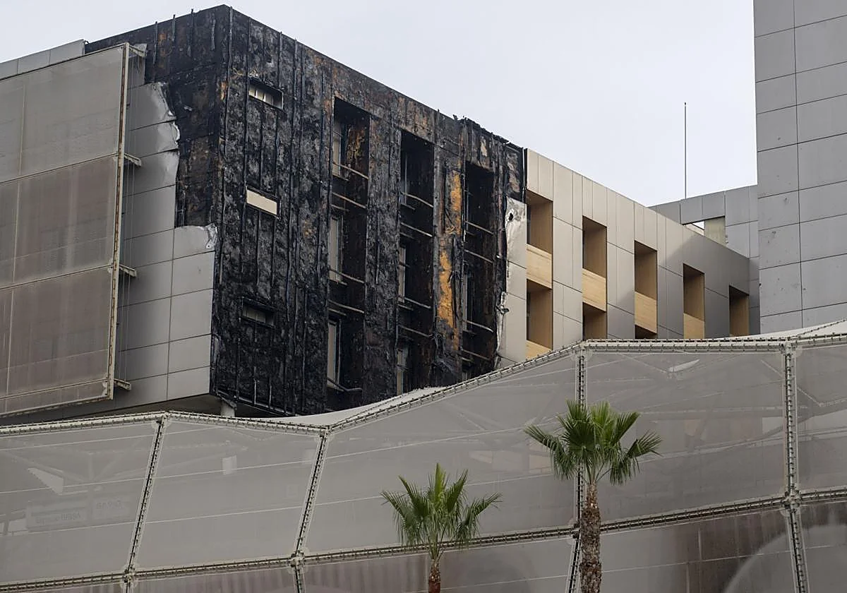 Urbanismo fija un plazo de 45 días para la reparación integral de la fachada del Hospital Santa Lucía de Cartagena. Actuación urgente