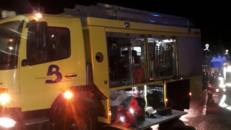 Incendio nocturno en Vegadeo deja a un hombre de 76 años herido por inhalación de humo. Un suceso ocurrido de madrugada que activó a todos los servicios de emergencia.