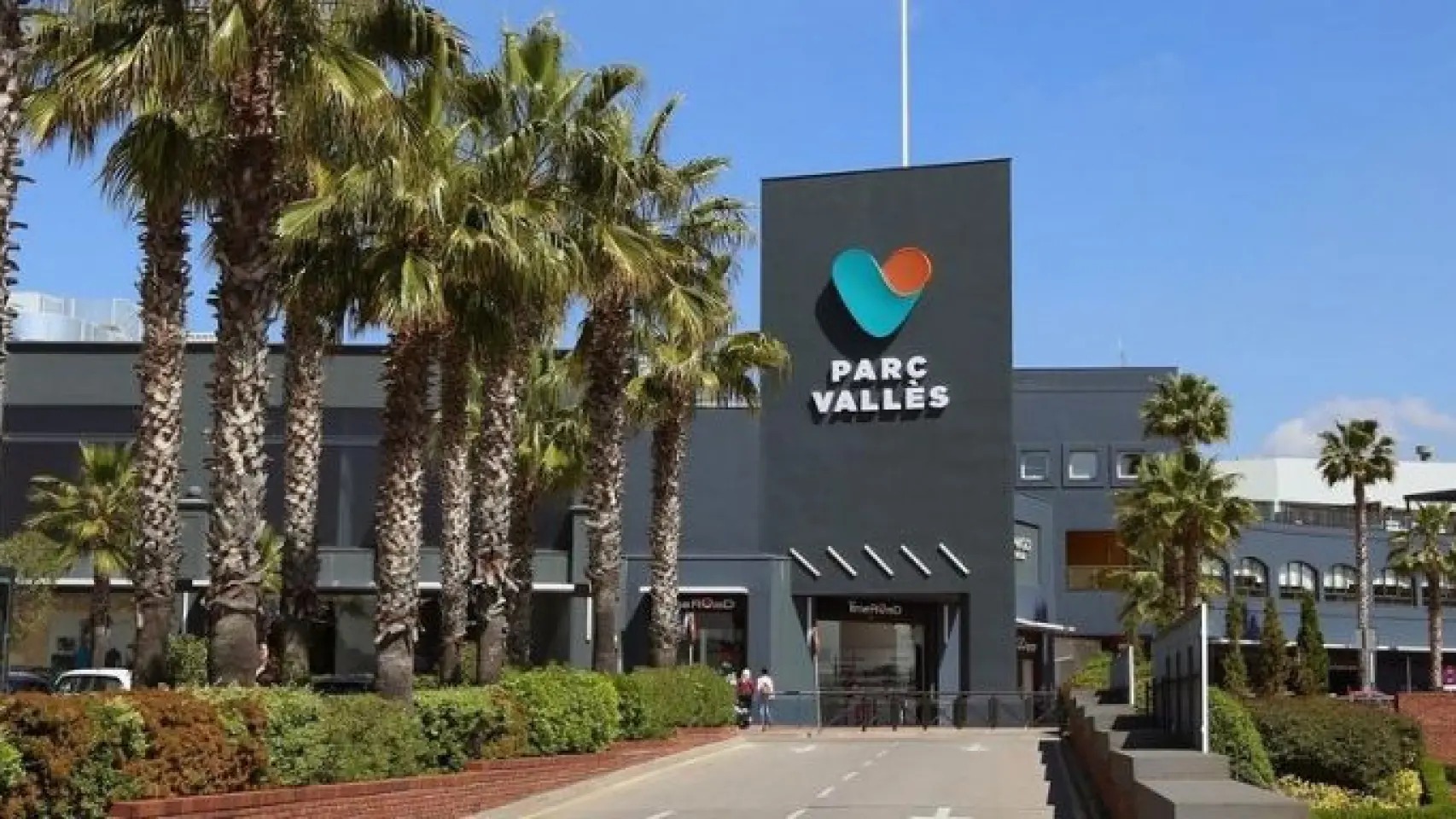 Desalojados varios restaurantes del Parc Vallès por un incendio en plena hora de cenas. Evacuación urgente tras declararse un incendio